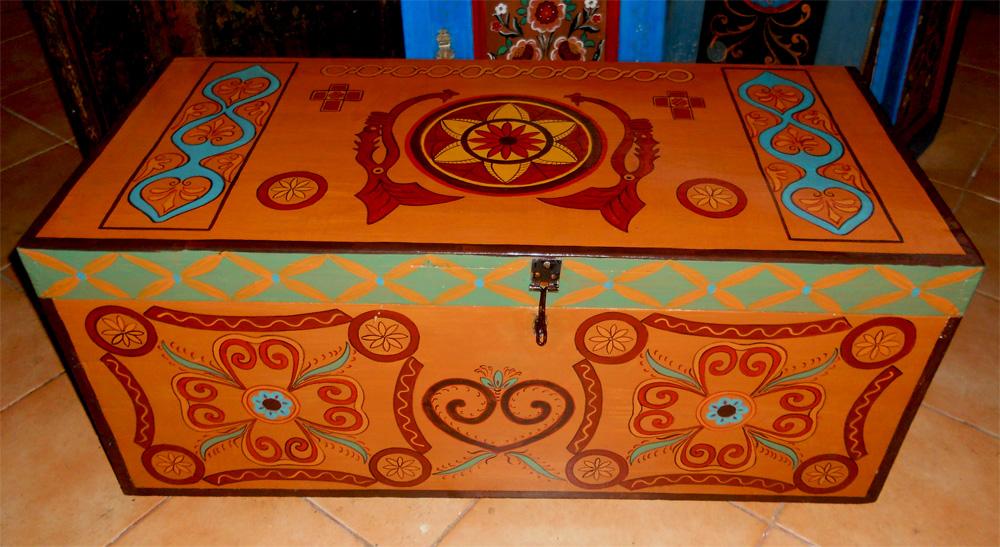 Lada de zestre cu motive romanesti-varianta